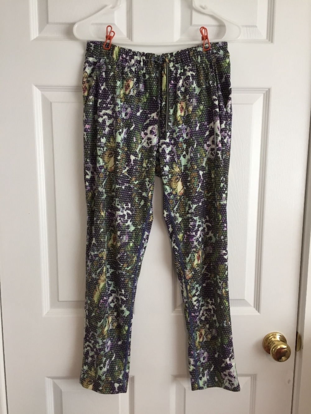 Lululemon Pants Floral Sport White Multi Jet Crop Size 6